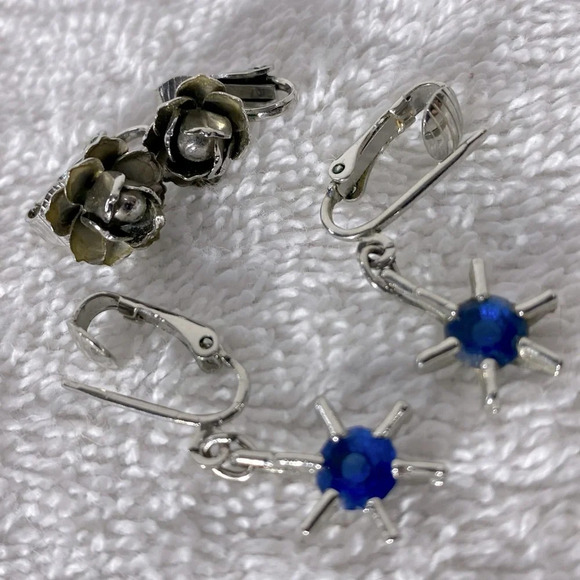 Vintage Silver Tone  Rose & Silver Tone Blue Star Clip On Earrings x2 - Picture 8 of 9